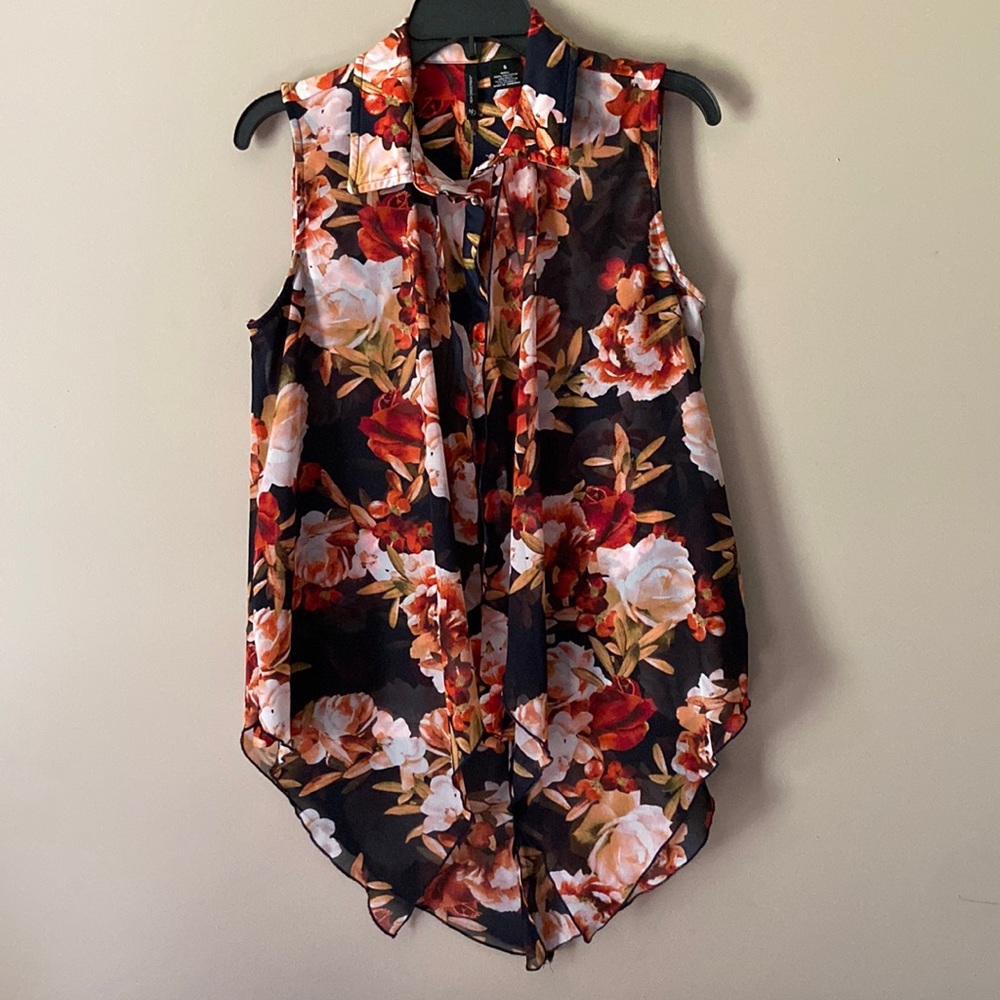 Floral print top Sleeveless Button Front Hi Low Womens Top- Nice! size S